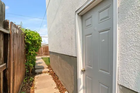 726 68 Avenue SW photo 37