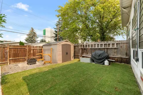 726 68 Avenue SW photo 38