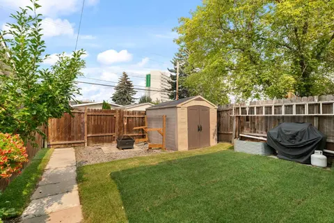 726 68 Avenue SW photo 39