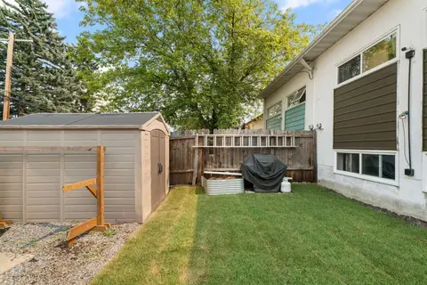 726 68 Avenue SW photo 40