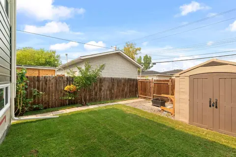 726 68 Avenue SW photo 42