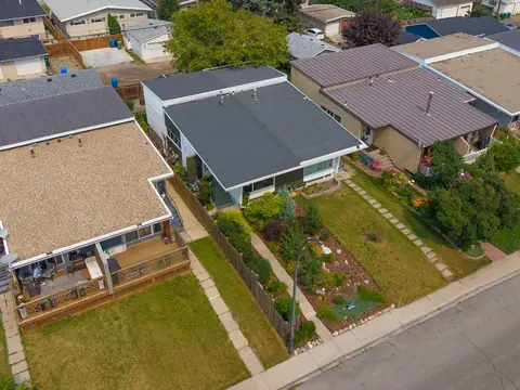726 68 Avenue SW photo 43