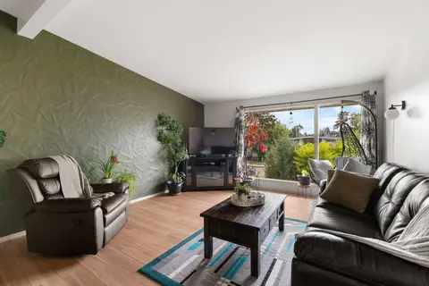 726 68 Avenue SW photo 5