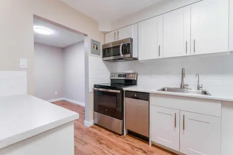 2312, 315 Southampton Drive SW photo 11