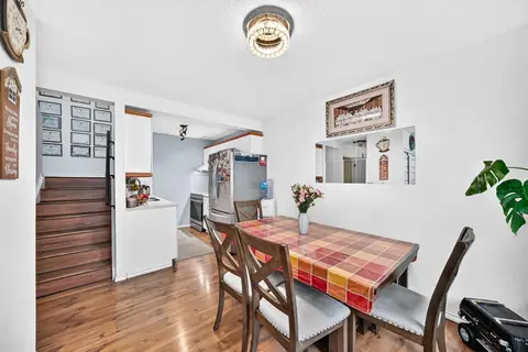 10, 219 90 Avenue SE photo 12