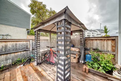 10, 219 90 Avenue SE photo 16