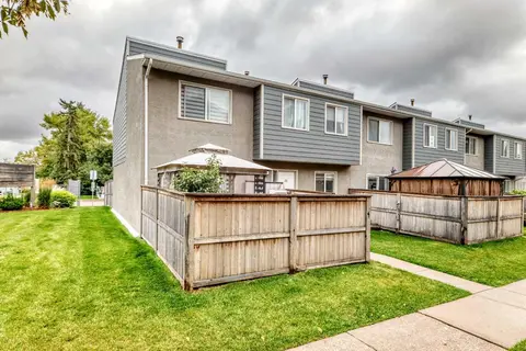 10, 219 90 Avenue SE photo 3