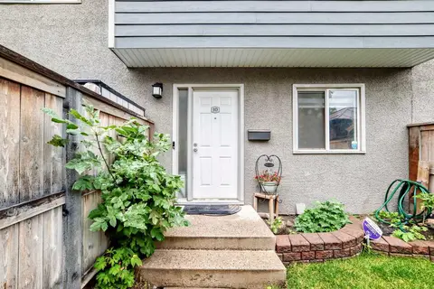 10, 219 90 Avenue SE photo 4