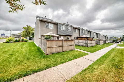 10, 219 90 Avenue SE photo 42
