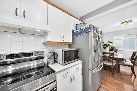 10, 219 90 Avenue SE photo 8