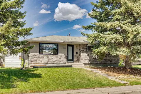 816 Avonlea Place SE photo 2
