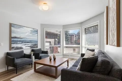 47 Canterbury Court SW photo 5
