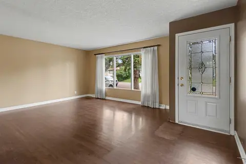 23 Arbour Crescent SE photo 6