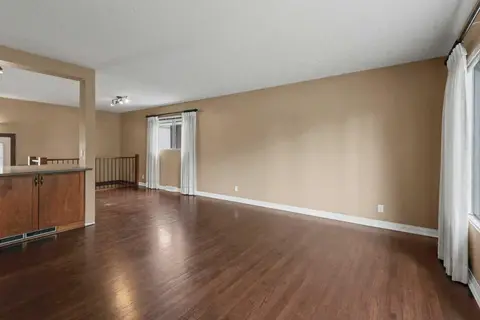 23 Arbour Crescent SE photo 7