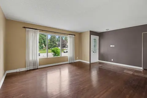 23 Arbour Crescent SE photo 8