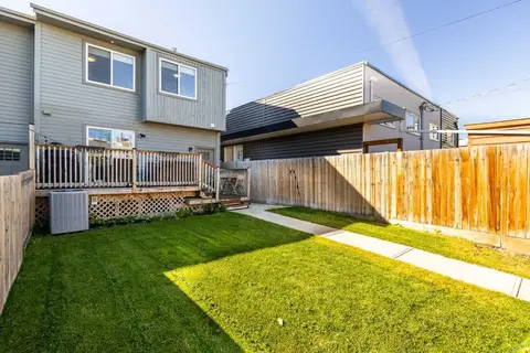 836C 68 Avenue SW photo 38