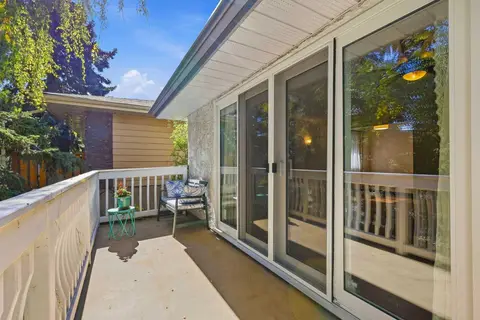 944 Canna Crescent SW photo 11