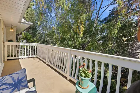 944 Canna Crescent SW photo 12