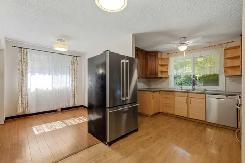 944 Canna Crescent SW photo 14