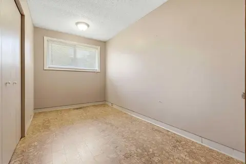 944 Canna Crescent SW photo 22