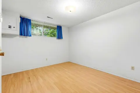 944 Canna Crescent SW photo 33