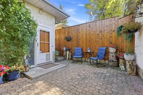 944 Canna Crescent SW photo 35