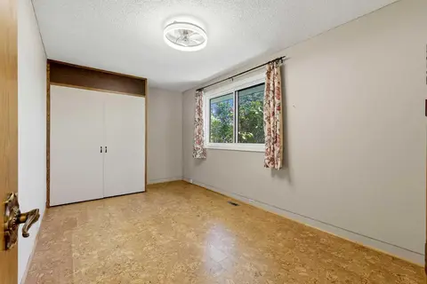 944 Canna Crescent SW photo 6