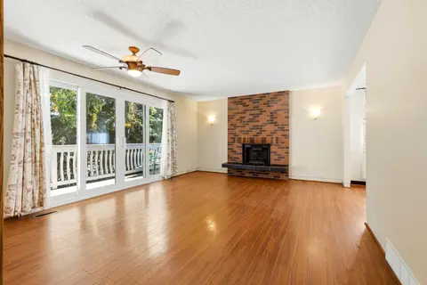 944 Canna Crescent SW photo 7