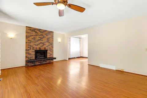 944 Canna Crescent SW photo 8