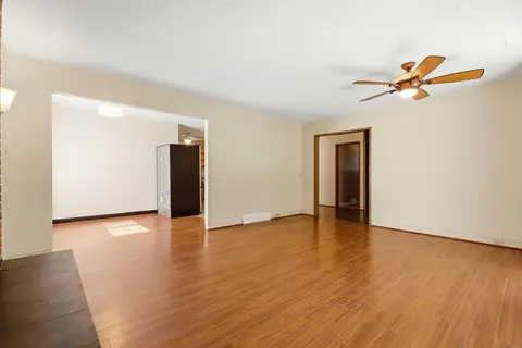944 Canna Crescent SW photo 9