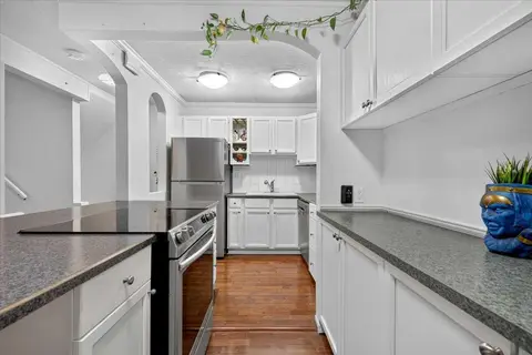 305, 11010 Bonaventure Drive SE photo 9