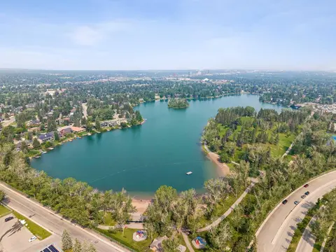 856 Lake Twintree Crescent SE photo 4