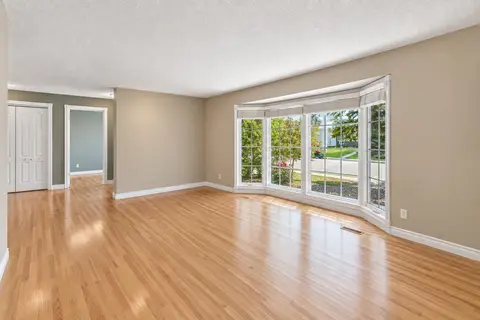 856 Lake Twintree Crescent SE photo 6
