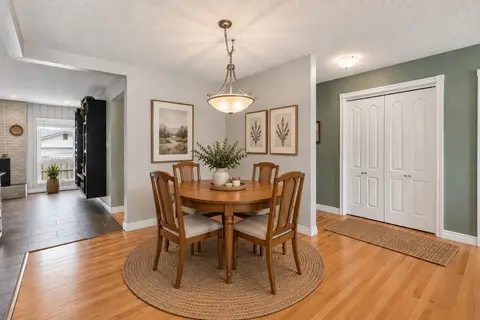 856 Lake Twintree Crescent SE photo 9