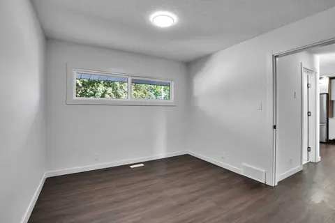 7520 7 Street SW photo 13