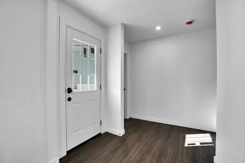 7520 7 Street SW photo 2
