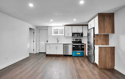 7520 7 Street SW photo 32