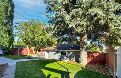 7520 7 Street SW photo 37