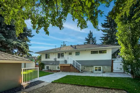 7520 7 Street SW photo 38