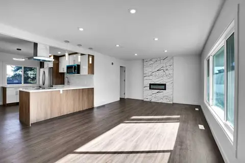 7520 7 Street SW photo 4
