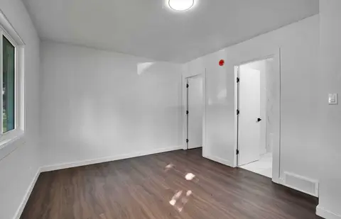 7520 7 Street SW photo 8
