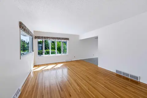 107 Hallbrook Drive SW photo 10
