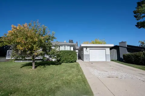 107 Hallbrook Drive SW photo 2