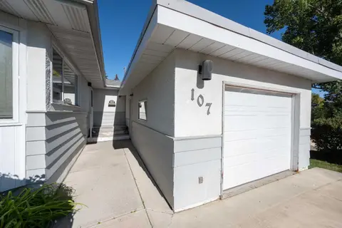 107 Hallbrook Drive SW photo 4