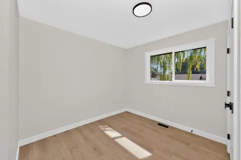 140 Fyffe Road SE photo 17