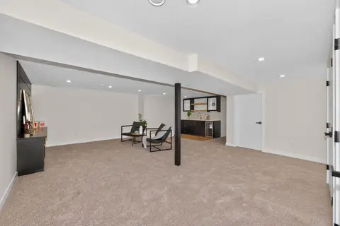 140 Fyffe Road SE photo 28