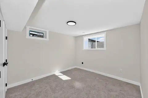 140 Fyffe Road SE photo 34