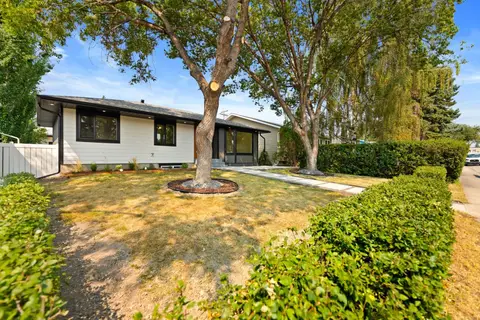 439 Arlington Drive SE photo 2