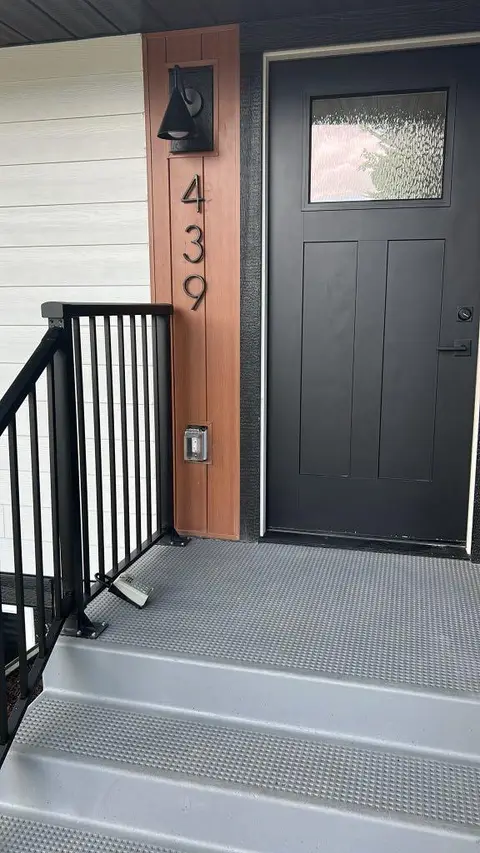 439 Arlington Drive SE photo 4