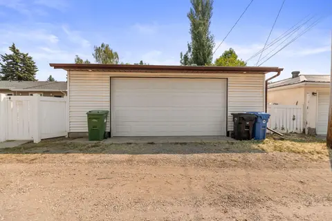 439 Arlington Drive SE photo 8